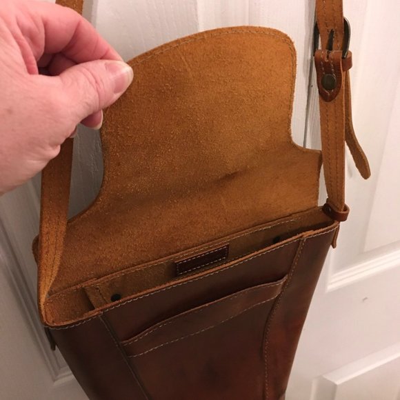 Eddie Bauer Vintage Leather Unisex Crossbody Bucket Bag - Picture 6 of 10